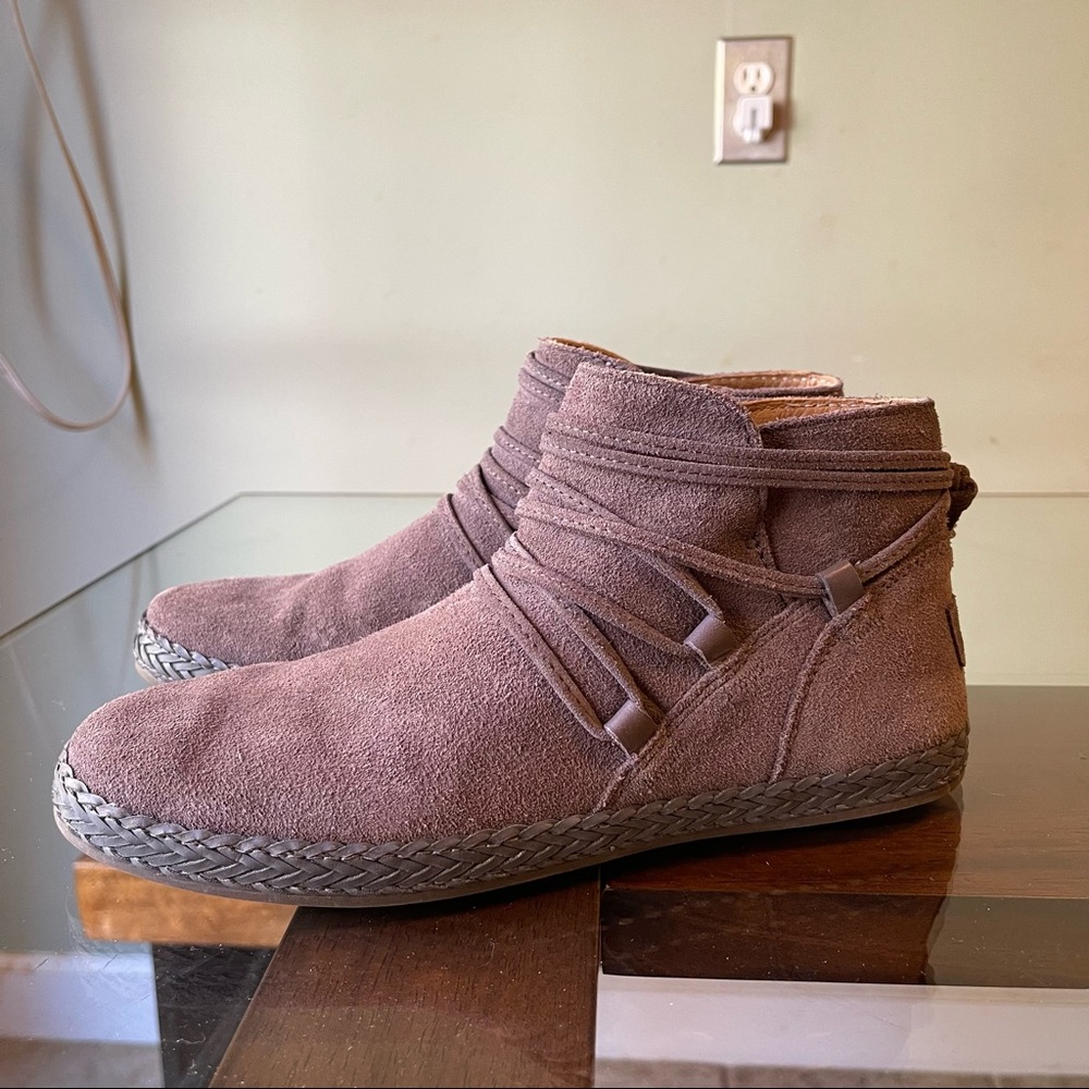 Ugg Women’s Rianne Low Boot Bootie in grey, size 8